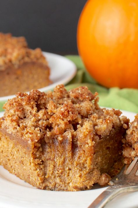 Paleo Pumpkin Dessert, Paleo Coffee Cake, Paleo Pumpkin Recipes, Paleo Coffee, Pumpkin Coffee Cake, Pumpkin Breakfast, Pumpkin Recipes Healthy, Pumpkin Coffee Cakes, Coffee Cake Recipe