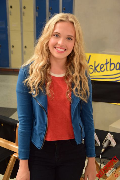 Lauren Taylor Small Celebrities, Lauren Taylor, Emily Osment, Best Friends Whenever, Cheer Team, Dove Cameron, Best Actress, Style Tips, Rapunzel