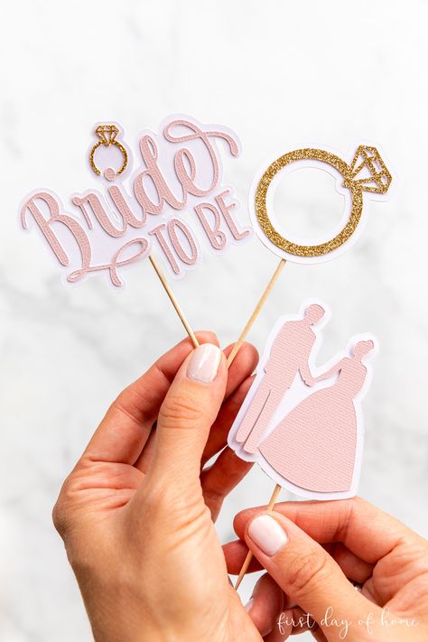 Bridal Shower Cricut Ideas, Bride Cricut Ideas, Cricut Bridal Shower Ideas, Cricut Party Decor, Bridal Shower Cricut, Diy Bridal Shower Favors, Bridal Shower Crafts, Cricut Banner, Breezeway Ideas