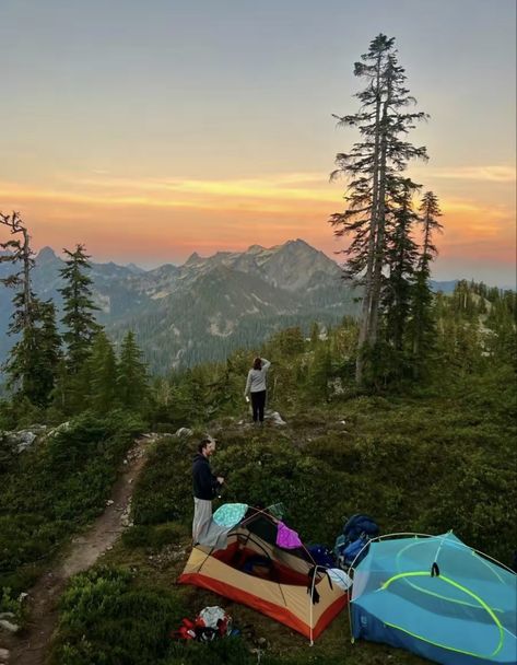 Icon For Profile Picture, Camping Mountain Aesthetic, Granola Mountain Aesthetic, Hiking Camping Aesthetic, Pnw Camping Aesthetic, Mountain With Friends, Mountain Travel Aesthetic, Pnw Summer Aesthetic, Camping Astethic Pictures