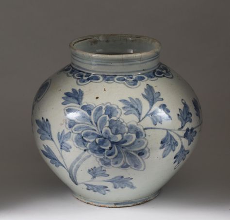 Korean Underglaze Blue Porcelain Jar, Joseon Korean Ceramics Pottery, Korean Porcelain, Korean Ceramics, Branches Of Art, Korean Pottery, Chinoiserie Art, Art Articles, Blue Porcelain, White Vase