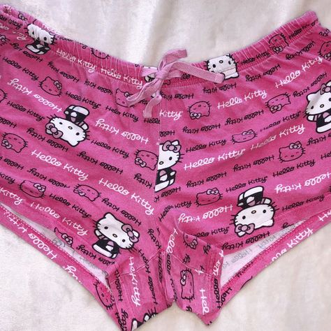 Hello Kitty Pajama Shorts, 2000s Inspired Outfits, Hello Kitty Pajamas, Halloween Pjs, Fashionista Outfits, Kitty Clothes, Hello Kitty Clothes, Cute Pjs, Barbie Dress