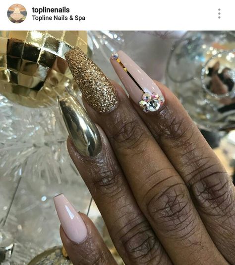 Ballerina Nails. Pink and gold nails Khaki And Gold Nails, Olive Green And Rose Gold Nails, Green Pink Gold Nails, Pink Gold Foil Nails, Pink Nail With Gold Foil, Ballerina Nails, Gold Nails, Pink And Gold, Nail Colors