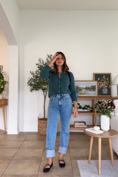 Outfits For Straight Leg Jeans, Small Cardigan Outfit Aesthetic, Plum Cardigan Outfit, Cardigan As Top Outfit, Shopping Summer Outfits, Cape Cardigan Outfit, Wide Leg Jeans Cardigan Outfit, Cardigan Tucked In Jeans, Midsize Summer Dress Outfit