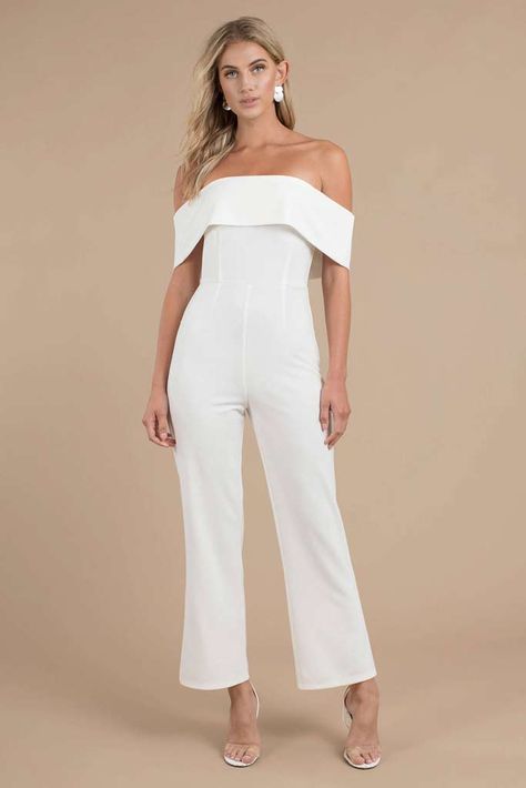 An elegant white jumpsuit for graduation Party Outfit Pants, Provonias Wedding Dress, Trendy Party Outfits, Outfit Pants, Say No More, Dress Bride, Wedding Jumpsuit, Designer Jumpsuits, Jumpsuit Elegant