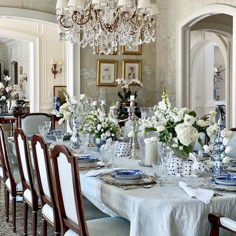 French Kitchens, Dining Room Design Luxury, Dining Room French, Pretty Dishes, The Enchanted Home, Timeless Interiors, Classic Table, Enchanted Home, Beautiful Dining Rooms