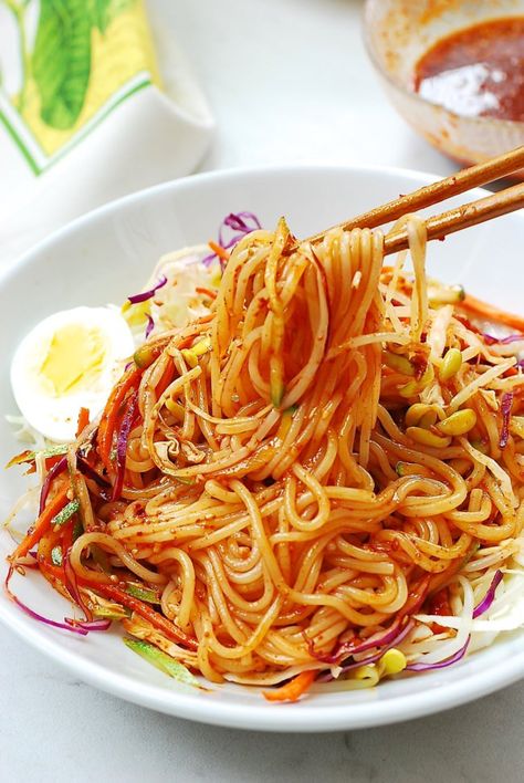 Jjolmyeon (Spicy Chewy Noodles) Spicy Asian Noodles, Noodles Korean, Korean Bapsang, Chewy Noodles, Traditional Holiday Recipes, Ghana Food, Ghanaian Food, Asian Noodle Dishes, Asian Meals