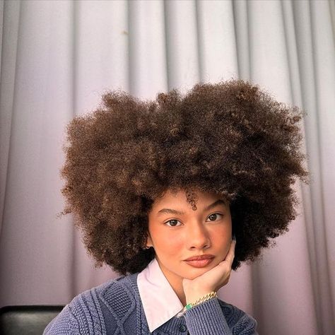 Hannah Mussette Instagram, Hannah Mussette Hair, Hannah Mussette, Black Feminism, Pixie Aesthetic, Baddie Inspiration, Curly Fro, 3c Hair, Curly Hair Braids