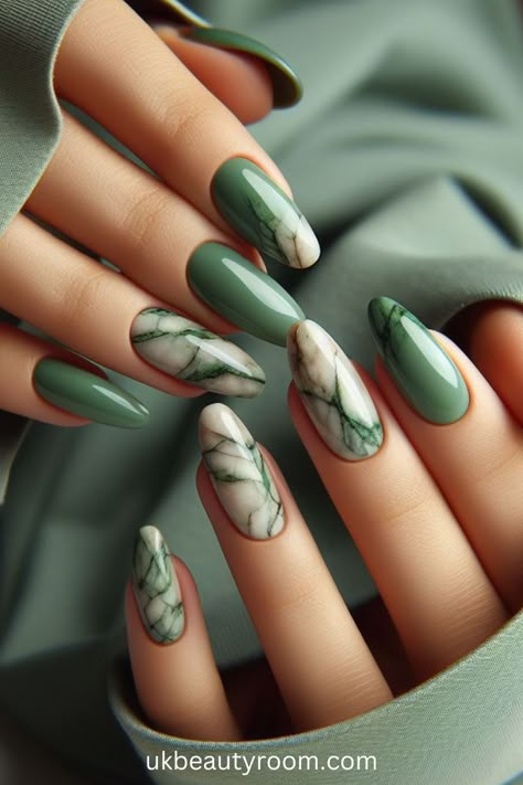 Green And White Nail Art, Nail Art Pics, Pastel Nail Art, St Patricks Day Nails, Latest Nail Designs, Ootd Instagram, Green Nail Designs, Irish Culture, Her Nails