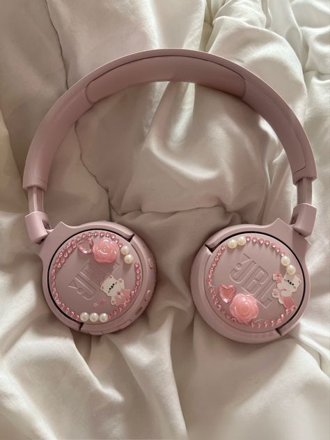 Headphone Decoration, Pink Headphones, Jbl Headphones, Flowers And Pearls, Cute Headphones, Pink Music, Soft Pink Theme, Pink Girly Things, Pink Vibes