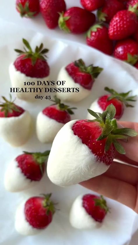 4-ingredient Yogurt Covered Strawberries🤩 These are perfect for summer☀️😋 • This makes about 2 servings • Ingredients | Fitfoodieselma | Fitfoodieselma · Original audio Yogurt Covered Strawberries, Christmas Meals, Snacks To Make, Think Food, Edible Gifts, Sweet Snacks Recipes, Healthy Snacks Easy, Healthy Sweets Recipes, Covered Strawberries