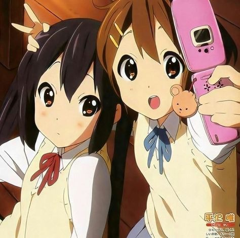 Image uploaded by 𓏲𓆤࿐ ࿔*:･ﾟ. Find images and videos about anime, kawaii and cyber on We Heart It - the app to get lost in what you love. Azusa K On, Azusa Nakano, Belle Cosplay, Slice Of Life Anime, Anime Friendship, K On, Kyoto Animation, 영감을 주는 캐릭터, Anime Best Friends