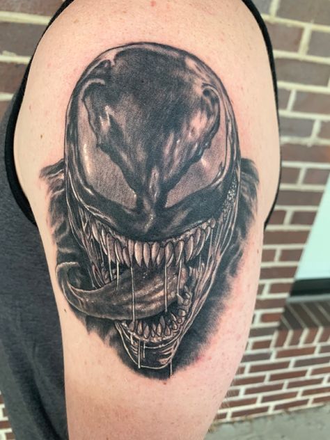 Venom Tattoo Design, Venom Inspired Tattoo, Venom Chest Tattoo, Venom Tattoo Ideas, Paradox Tattoo, Realistic Tattoo Ideas, Man Tattoos, Venom Tattoo, Rose Stencil