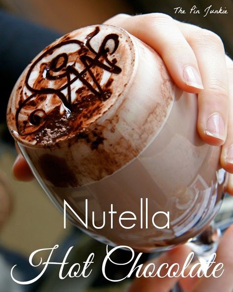 Nutella hot chocolate Hot Chocolate Protein Shake, Hot Chocolate Protein, Nutella Hot Chocolate, Spiked Hot Chocolate, Chocolate Protein Shakes, Frozen Hot Chocolate, Cozy Drinks, Winter Cocktails, Nutella Recipes