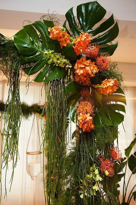 Tropical Floral Arrangements, Tropical Flower Arrangements, Green Orchid, Fiesta Tropical, Banana Leaves, Tropical Party, Tropical Theme, Deco Floral, Church Decor