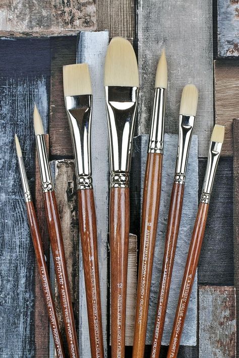 You need to learn two things about a brush before you go out there and buy it. Its anatomy and what it was made for. Bromley Art, Make Money As An Artist, Art Wishlist, Painter Photography, Ganesha Tattoo, Art Studio Room, Artsy Aesthetic, Brush Type, Artist Brush