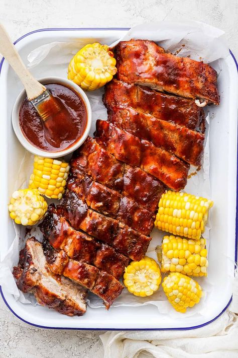 It's time to make perfectly cooked ribs on the grill! Our amazing grilled ribs are seasoned with an easy marinade and then dry rubbed before grilling to perfection. Healthy Skewers, Ribs Marinade Recipe, Ribs On The Grill, Costillas Bbq, Rib Marinade, Grilled Ribs, Easy Ribs, Easy Marinades, Pork Chop Recipes Baked