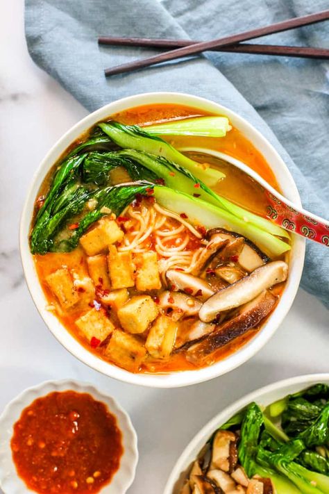 Spicy Veggie Ramen, Spicy Vegetarian Ramen, Spicy Asian Soup, Spicy Miso Soup, Miso Ramen Soup, Miso Ramen Recipe, Spicy Miso Ramen Recipe, Spicy Miso Ramen, Ministry Of Curry