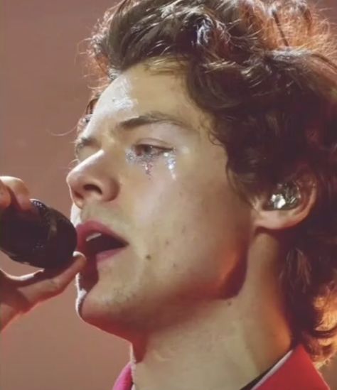 #harrystyles#makeup#loveontour#tpwk#hazza Harry Styles Makeup Inspired, Harry Styles Makeup, Young Harry Styles, Harry Styles Eyes, Harry Styles Face, Harry Styles Memes, Harry Styles Hot, Harry Styles Funny, Harry Styles Poster