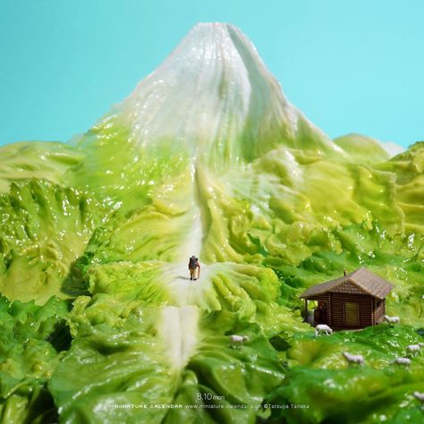 Miniature Life Exhibition Shows Whimsical Uses of Everyday Items by A Japanese Artist Tatsuya Tanaka, Miniature Calendar, Mini People, Miniature Photography, Tiny People, Kumamoto, Tiny World, Mini World, Miniature World