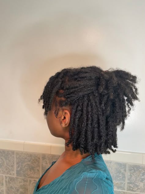 Cute Short Loc Hairstyles, Short Hair Locs, Small Locs Black Women, Black Girls With Locs, Short Locs, Beautiful Dreadlocks, Short Locs Hairstyles, Dreadlock Style, Dreadlock Styles