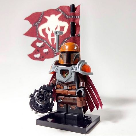 The Mandalorian awesome custom minifigure Follow @brickinspired for more! Follow @brickinspired for more! - By @david_dayhoff Disney Lego Minifigures, Tower Defense Simulator, Lego Clone Wars, Lego Mandalorian, Lego Dnd, Lego Star Wars Mini, Lego Minifigure Display, Lego Soldiers, Easy Lego Creations