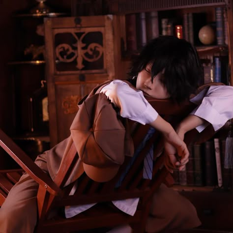 Ranpo Edogawa Serious, Ranpo Stage Play, Ranpo In A Suit, Ranpo Hairstyle, Ranpo Full Body Picture, Ango Sakaguchi Cosplay, Ranpo Edogawa Inspired Outfit, Fem Ranpo Edogawa, Ranpo Halloween