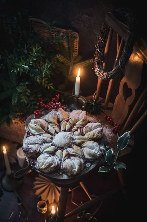 Dark Yule, Dark Christmas Aesthetic, Epiphany Cake, Academia Christmas, Winter Solstice Party, Solstice Party, Winter Witch, Cottagecore Christmas, Solstice Celebration