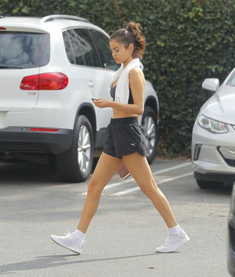 She's on fireeee Selena Gomez Body, Selena Gomez Tumblr, Selena Selena, Selena Gomez Hair, Selena Gomez Album, Selena Gomez Outfits, Selena Gomez Style, Selena G, Workout Fits