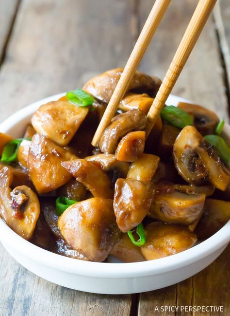 Asian Stir Fried Mushrooms Recipe #ASpicyPerspective #Mushrooms #StirFry #MushroomStirFry #AsianMushroom #Asian #SideDish #Vegetarian #Healthy #LowCarb #LowFat Fried Mushrooms Recipe, Fried Mushroom Recipes, Jamur Kancing, Mushroom Sauce Recipe, Vegetarian Main Course, Asian Stir Fry, Pasta Alfredo, Vegetarian Crockpot Recipes, Low Fat Low Carb