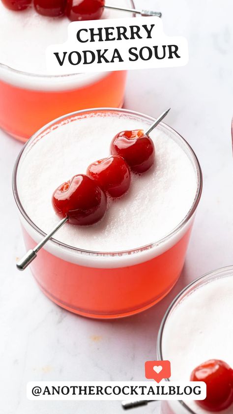 Cherry vodka sour is fresh, frothy and tangy cocktail that's perfect for summer. It has a light and bright taste with a creamy finish, thanks to the egg white in the recipe. The pretty pink hue of the cocktail garnished with cherries makes it perfect to serve for your next summer holiday get together! Cherry Vodka Drinks, Vodka Sour Recipe, Cherry Vodka Sour, Clover Club Cocktail, Vodka Sour, Sour Drink, Cherry Vodka, White Drinks, Cherry Cocktail