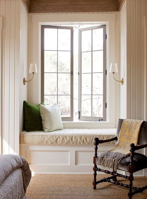 Cozy Retreats - Savannah's Mary Jo Bochner. Having a window seat in the bedroom where you can sit back and spend a few minutes flipping through the pages of your favorite magazine while taking in some fresh air is such a treat. With simple sconces, soft colors, and plenty of sunlight, the spot above, which was designed by Savannah’s MARY JO BOCHNER, would be a lovely place to have a moment of zen. Window Seat Nook, Cozy Window Seat, Window Seat Design, Window Nook, Fresh Farmhouse, Window Benches, Dekorasi Kamar Tidur, Cozy Nook, Window Design