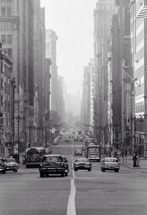 NYC 1961 Nyc History, Chrysler Building, New York Photos, New York Aesthetic, Documentary Photographers, Vintage New York, Magnum Photos, American Cars, Black And White Photographs