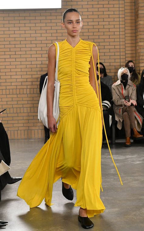 Soft Dresses, Bias Cut Skirt, Ny Fashion, Maxi Jersey Dress, Fall 2022, Mellow Yellow, Looks Style, Proenza Schouler, New York Fashion Week