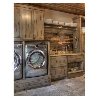 Rush Lake 5 - Rustic - Laundry Room - Minneapolis - by Lands End Development - Designers & Builders | Houzz Elegant Laundry Room, Rustic Laundry Rooms, Stylish Laundry Room, Farmhouse Laundry, Farmhouse Laundry Room, Small Laundry Room, Log Cabin Homes, Laundry Room Storage, Laundry Room Design