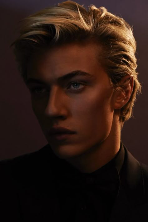 Ialhart Scorpius Malfoy, Lucky Blue Smith, Lucky Blue, Aaron Warner, Book Characters, Comme Des Garcons, Madonna, Blue Eyes, Mens Hairstyles