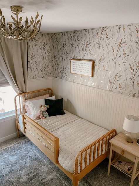 Creating a Big Girl Room for Our Toddler - Small Toddler Bedroom, Vintage Toddler Rooms, Wallpaper In Home, Girls Bedroom Vintage, Vintage Girls Rooms, Boho Decor Ideas, Rock Wallpaper, Japandi Living Room, Kids Rooms Inspo