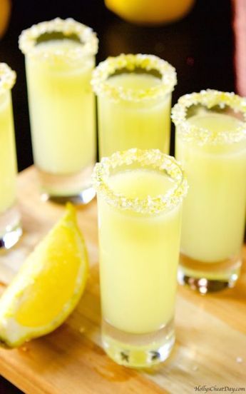 Lemon Drop Shots, Cocktail Original, Liquor Drinks, Boozy Drinks, Cheat Day, Shot Recipes, Alcohol Drink Recipes, Drinks Alcohol Recipes, Alcohol Recipes