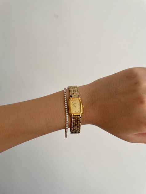 Vintage Gold Watch Women, Bracelet Watches Women Vintage Style, Casio Gold Watch Woman, Dainty Gold Watch Vintage, Casio Vintage Watch Woman Gold, Seiko Watches Women, Vintage Seiko Watches, Casio Vintage Watch, Vintage Gold Watch