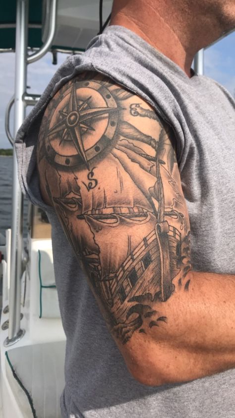 Boat Tattoos, Ship Tattoo Ideas, Upper Arm Tattoo Men, Half Sleeve Tattoo Upper Arm, Compas Tattoo, Arm Tattoo Men, Nautical Sleeve, Ship Tattoos, Nautical Tattoo Sleeve