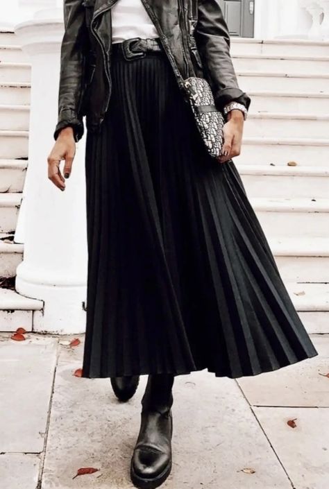 Winter Outfits With Pleated Skirts, Black Leather Jacket With Skirt, Casual Midi Skirt Outfit Winter, Pleated Skirt Leather Jacket Outfit, Leather Pleated Midi Skirt Outfit, Black Pleated Skirt Fall Outfit, Long Black Pleated Skirt Outfit Winter, Black Accordion Skirt Outfit, Plisse Skirt Outfit Winter