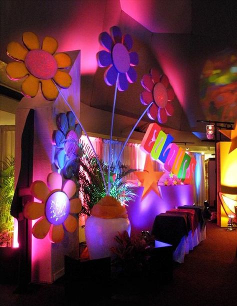 beatles themed decoration ideas - Bing Images | Groovy | Pinterest ... 60s Party Decorations, 60s Party Themes, Sixties Party, 60s Prom, Beatles Theme, 60's Party, Flower Power Party, 70s Party Theme, Beatles Party