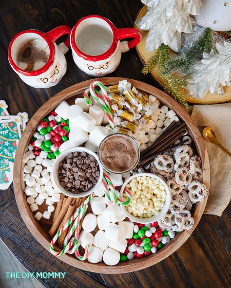 Diy Party Trays, Party Tray Ideas, Christmas Diy Decor Ideas, Best Christmas Crafts, Hot Chocolate Station, Chocolate Station, Classic Hot Chocolate, Diy Hot Chocolate, Make A Mobile