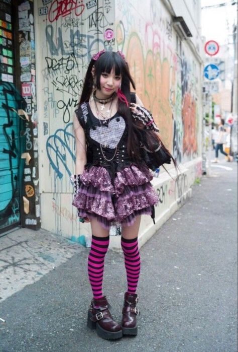 perky goth harajuku Angura Kei, Dark Harajuku, Perky Goth, Grunge Pastel, Estilo Harajuku, Goth Outfit, 일본 패션, Harajuku Fashion Street, Alt Fashion