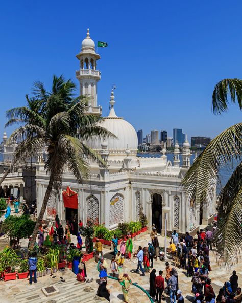 Haji Ali Dargah Mumbai, Haji Ali, Bandra Worli Sea Link, Mumbai Travel, Trip To India, Mumbai City, Travel Destinations Bucket Lists, Doodle Images, Romantic Places