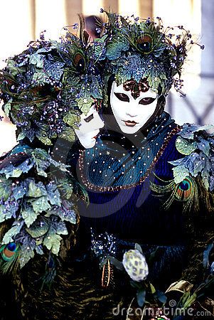 Love the ivy on these two... (Venice, Italy). Venetian Costumes, Venice Carnivale, Venice Carnival Costumes, Venice Mask, Venetian Carnival Masks, Carnival Of Venice, Venice Carnival, Venetian Masquerade, Mardi Gras Carnival