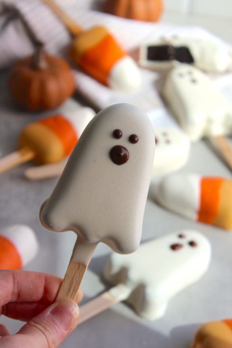 What Should I Bake, Ghost Cake Pops, Candy Corn Cake Pops, Squeaky Mixer, Watermelon Cake Pops, Ghost Cake, Halloween Cake Pops, Halloween Foods, Oatmeal Cream Pies