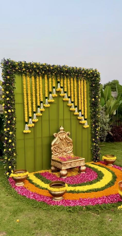 Mandap Decoration For Ganpati, Green Grass Decoration For Ganpati, Ganpati Flower Decoration Ideas, Pellikoduku Function Decoration, Decoration For Pellikuthuru Function, South Indian Wedding Decorations Mandap Indoor, South Indian Wedding Decorations Telugu, Marriage Reception Stage Decorations, Traditional Tamil Wedding Decor