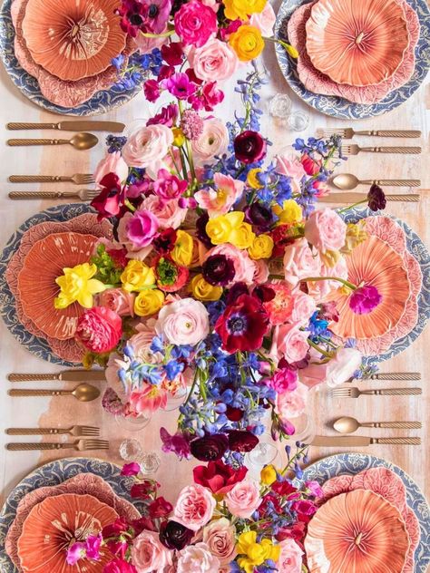 Tablescaping with flowers Spring Wedding Colors, Table Setting Decor, Salad Dessert, Blue Garden, Colorful Ceramics, February 1, Wedding Tablescapes, Party Plates, Dessert Plate