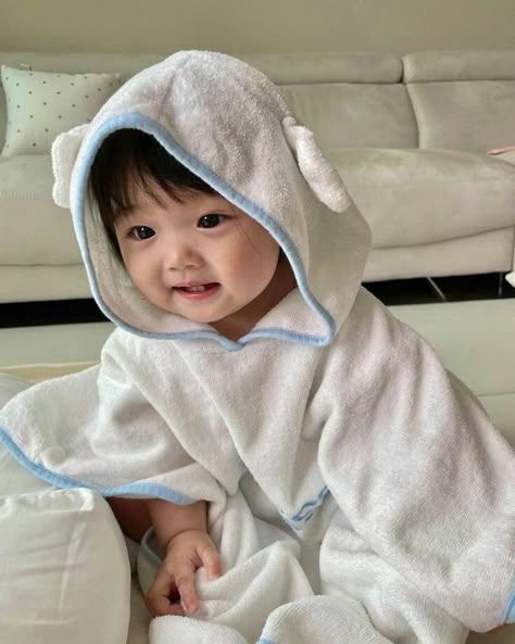 Aww!<3 my asian baby🫶🏽🤗 Korean Baby Boy, Korean Baby, Ulzzang Kids, Baby Swag, Jung So Min, Korean Babies, Foto Baby